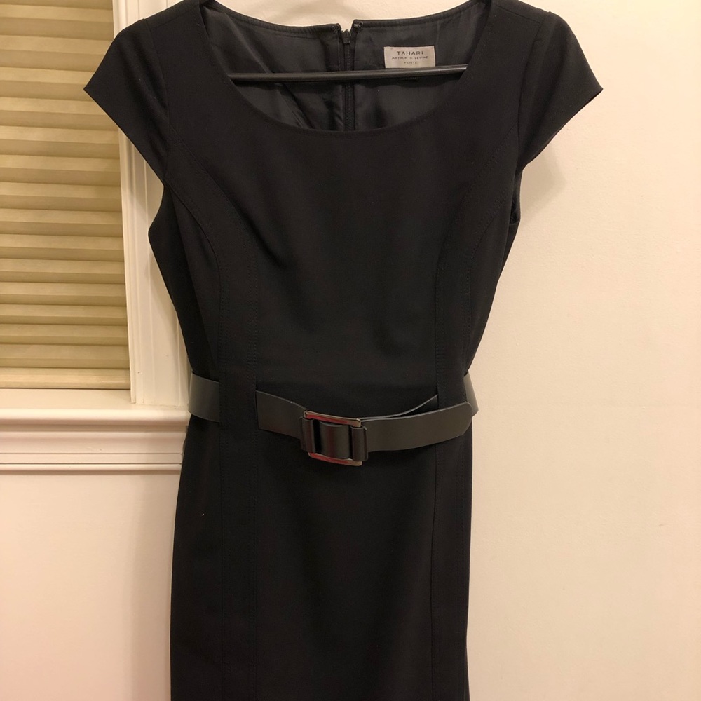 Tahari 2P black dress with belt
